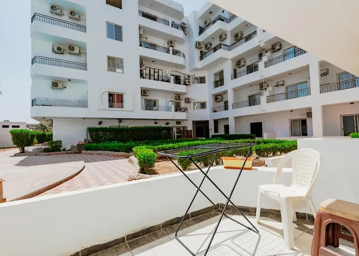 Daire Makramia Pool View
