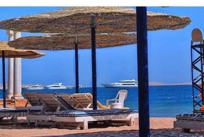 Makramia Pool View