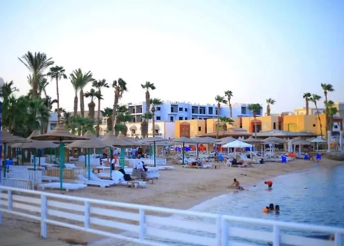 Daire Makramia Pool View